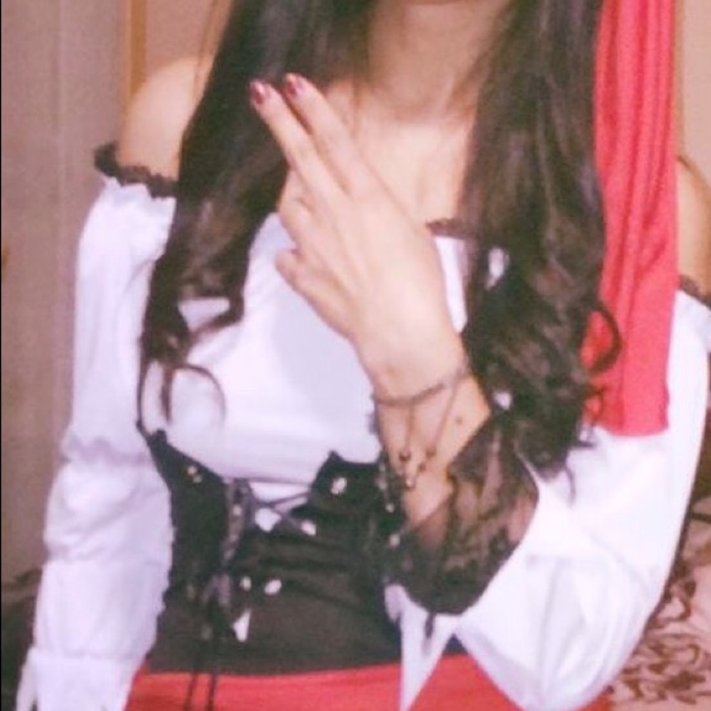 Adult women’s pirate Halloween costume